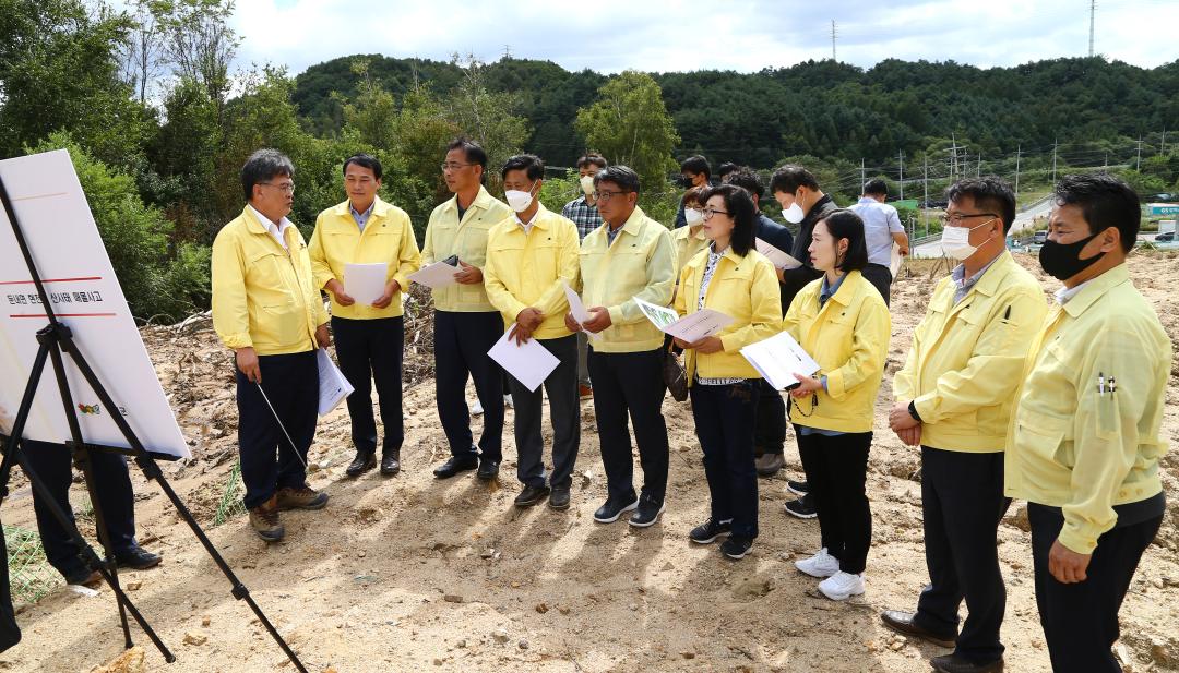 '제313회 안전건설위원회 현지시찰' 게시글의 사진(43) '2022-09-20 제313회 안전건설위원회 현지시찰(횡성군 둔내면 산사태 지역) (1).jpg'