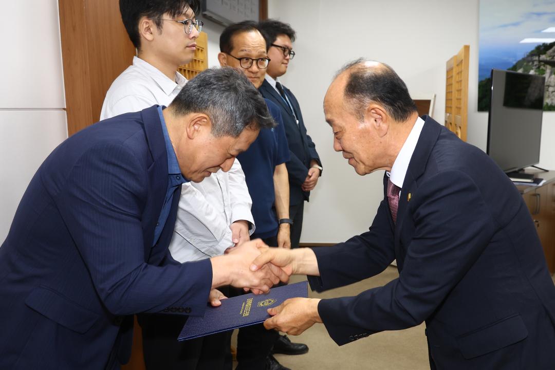 '강원특별자치도의회 의원 행동강령운영 자문위원회 위촉식' 게시글의 사진(7) '2026-07-28 강원특별자치도의회 의원 행동강령운영 자문위원회 위촉식 (8).jpg'