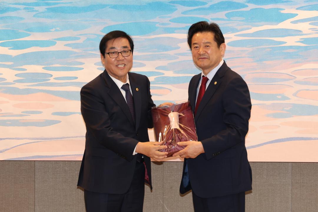 '대한민국 시도의회운영위원장협의회 제10대 후반기 제8차 정기회' 게시글의 사진(173) '2024-05-16 대한민국 시도의회운영위원장협의회 제10대 후반기 제8차 정기회 (175).jpg'