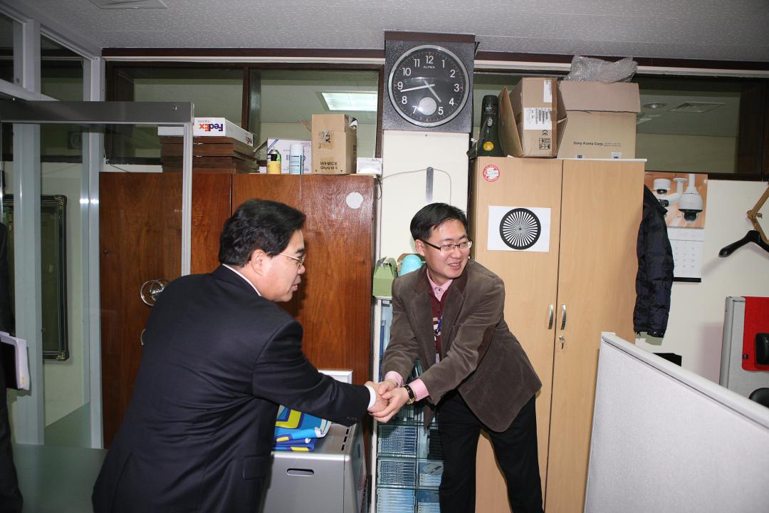 '의장 의회사무처직원 격려' 게시글의 사진(9) '2011-12-29 의장 의회사무처직원 격려 (9).jpg'