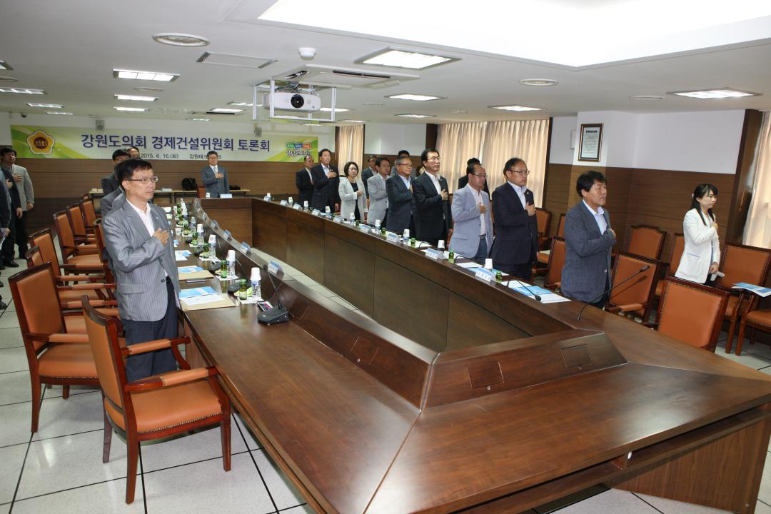 '제246회 경제건설위원회 토론회' 게시글의 사진(2) '2015-06-16 제246회 경제건설위원회 토론회 (2).jpg'
