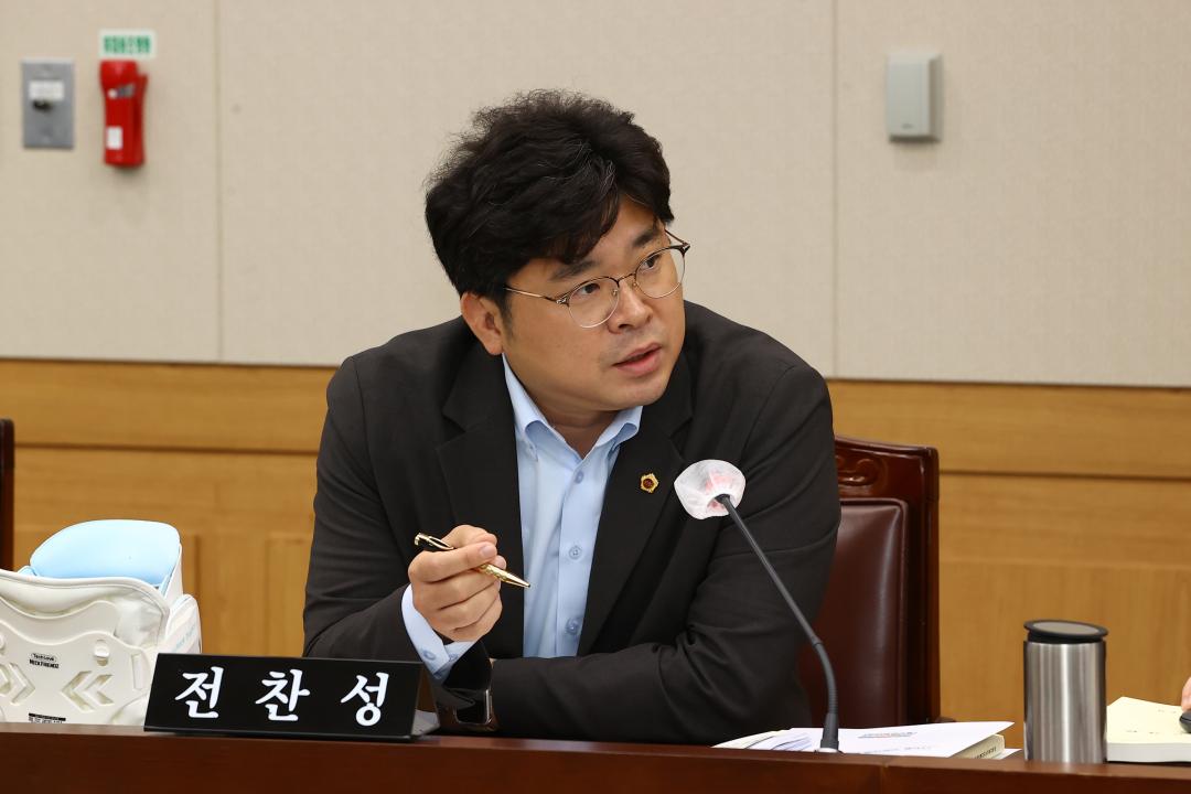 '2024년도 의회운영위원회 행정사무감사(의회사무처소관)' 게시글의 사진(87) '2024-11-06 2024년도 의회운영위원회 행정사무감사(의회사무처소관) (98).jpg'