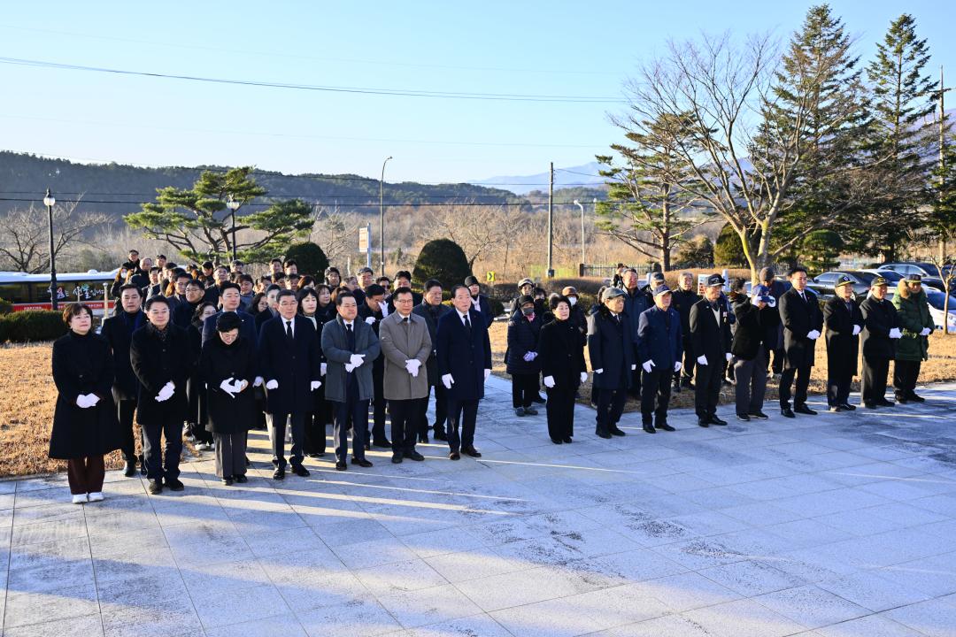 '2026년 속초시 충혼탑 참배' 게시글의 사진(2) '2026-01-02 2026년 속초시 충혼탑 참배 (2).jpg'