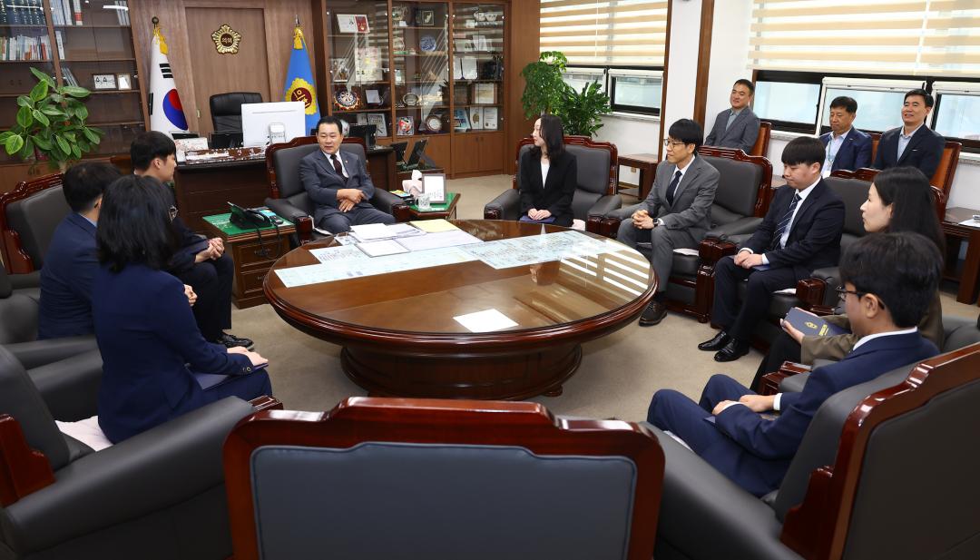 '강원특별자치도의회 신규 임용장 수여식' 게시글의 사진(21) '2025-09-29 임용장 수여식 (21).jpg'
