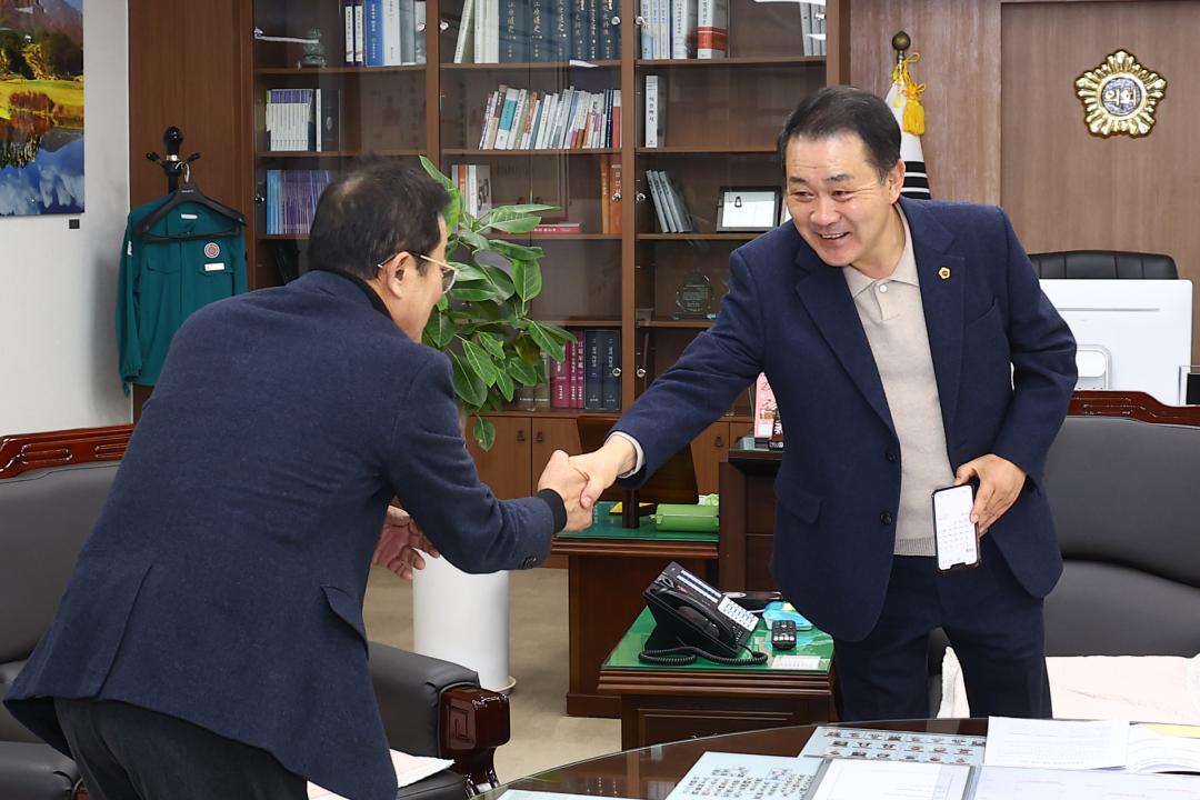 '강원특별자치도자영업자총연합회 간담' 게시글의 사진(2) '2025-12-29 자영업자총연합회 간담 (2).jpg'