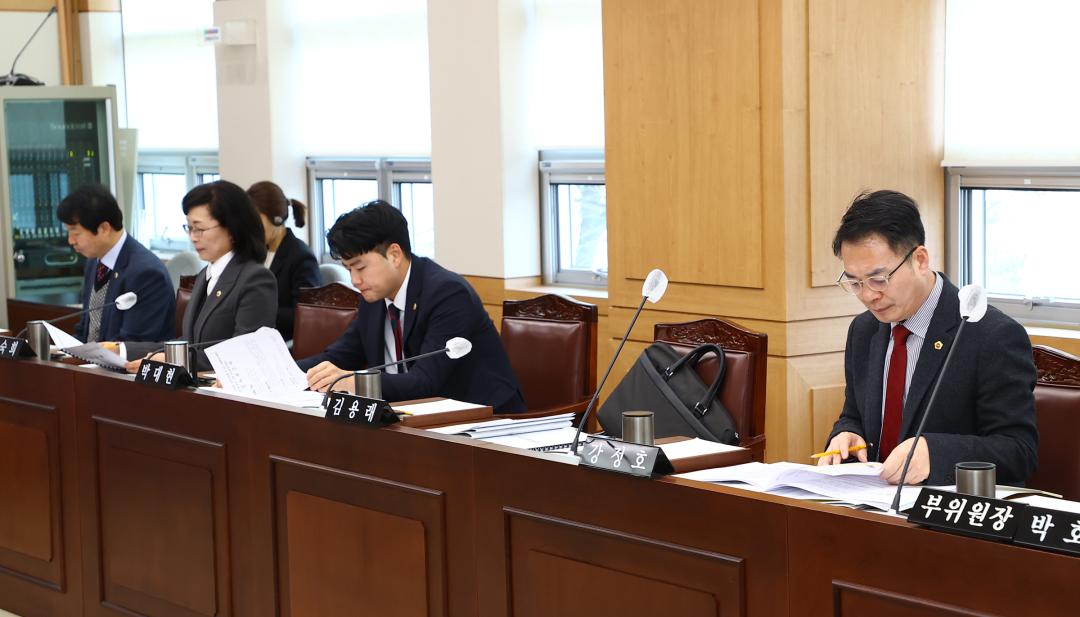 '제335회 제1차 의회운영위원회' 게시글의 사진(6) '2025-03-05 제335회 제1차 의회운영위원회 (6).jpg'