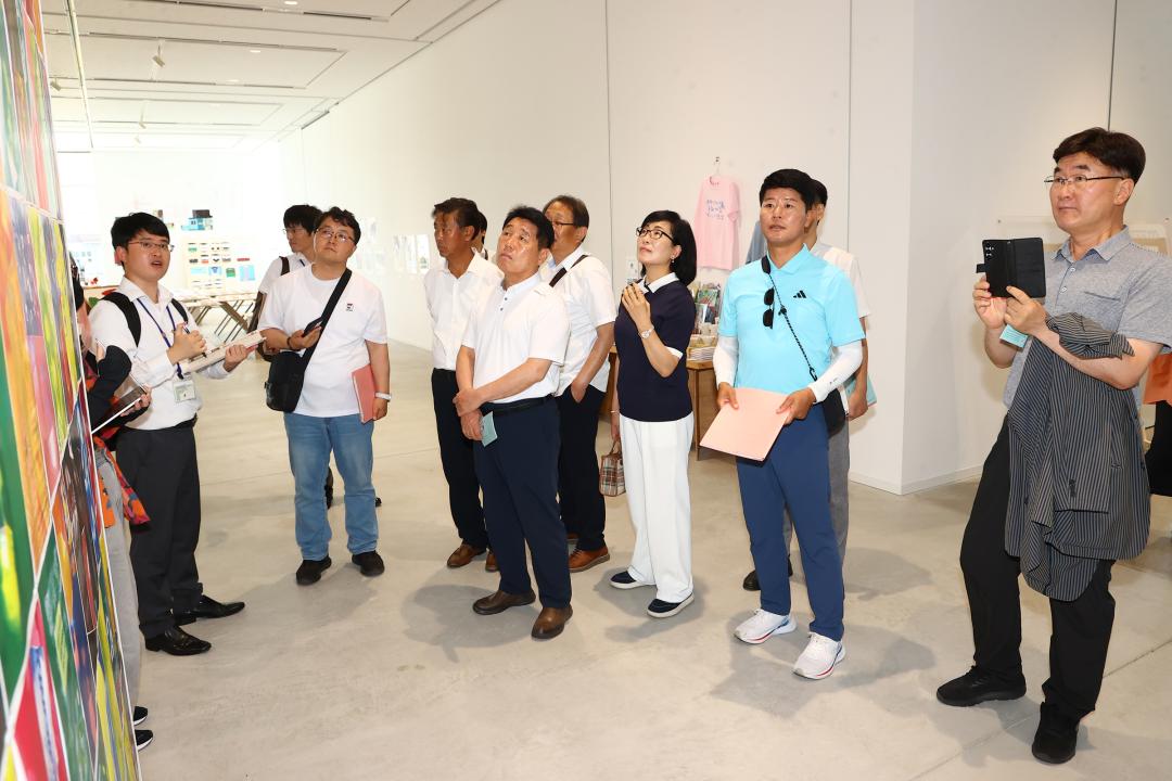 '강원특별자치도의회 한일국제교류협회 2025년 일본 돗토리현 방문' 게시글의 사진(27) '2025-07-29 강원특별자치도의회 한일국제교류협회 2025년 일본 돗토리현 방문 (40)_02_돗토리 현립미술관 시찰.jpg'