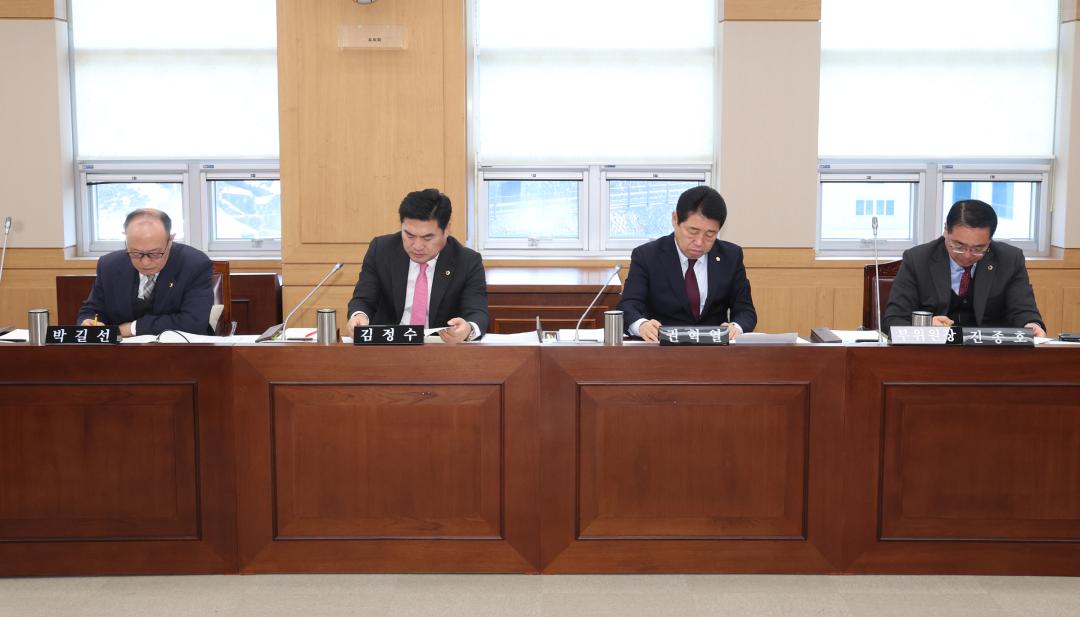 '제334회 제1차 농림수산위원회' 게시글의 사진(6) '2025-02-05 제334회 제1차 농림수산위원회 (4).jpg'