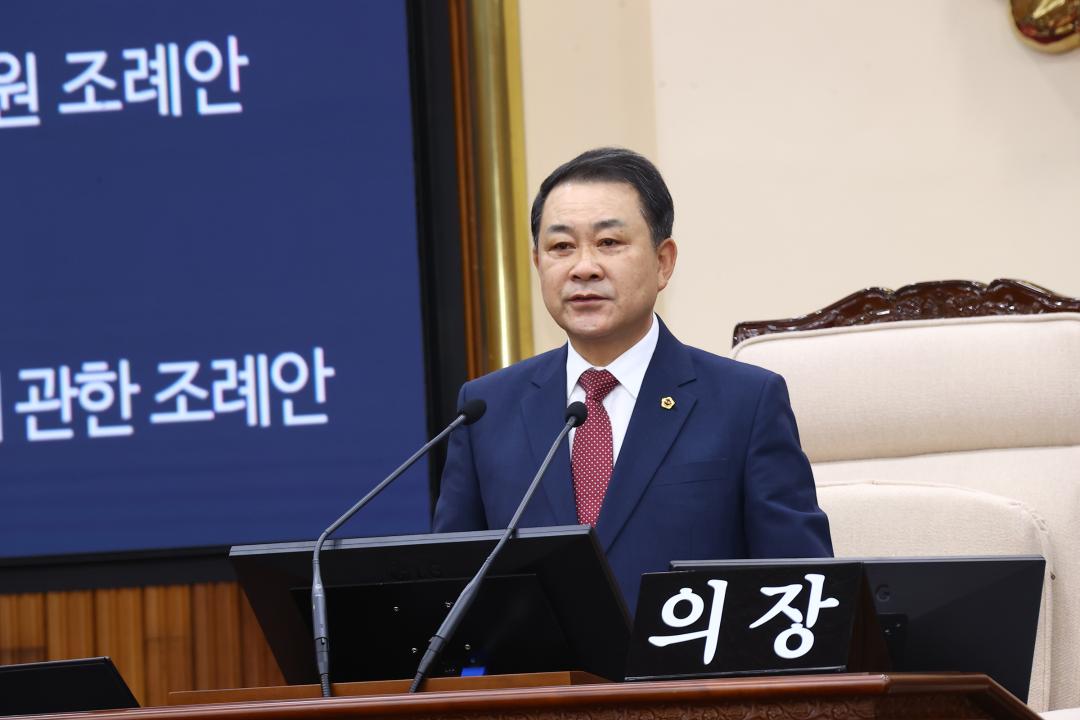 '제337회 제2차 본회의' 게시글의 사진(10) '2025-05-21 제337회 제2차 본회의 (10) 회의진행 김시성의장.jpg'