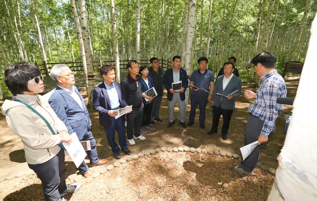 '제281회 농림수산위원회 현지시찰(인제 산불현장 및 산림생태관광지)' 게시글의 사진(27) '2019-05-21 제281회 농림수산위원회 현지시찰(인제 산불현장 및 산림생태관광지) (27).jpg'