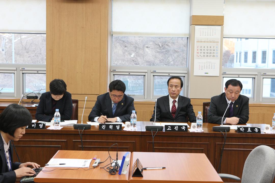 '207회 제1차 농림수산위원회' 게시글의 사진(9) '2011-02-21 207회 제1차 농림수산위원회 (9).jpg'