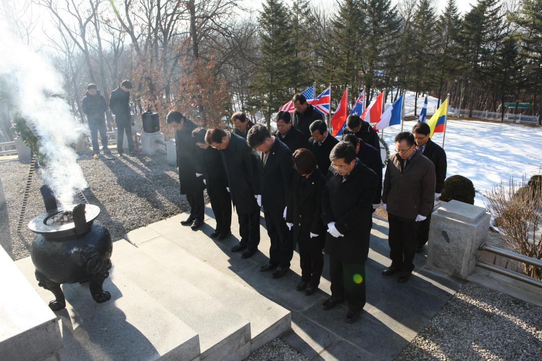 '강원도의회 신년 충렬탑 참배' 게시글의 사진(38) '2015-01-02 강원도의회 신년 충렬탑 참배 (38).jpg'