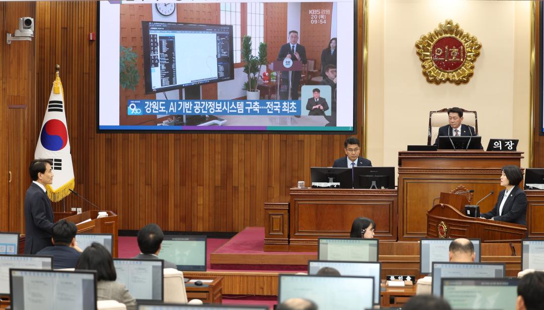 '제335회 제2차 본회의(제1차 도정 및 교육행정에 관한 질문)' 게시글의 사진(89) '2025-03-11 제335회 제2차 본회의(제1차 도정 및 교육행정에 관한 질문) (89) 김진태 도지사-박윤미 의원.jpg'