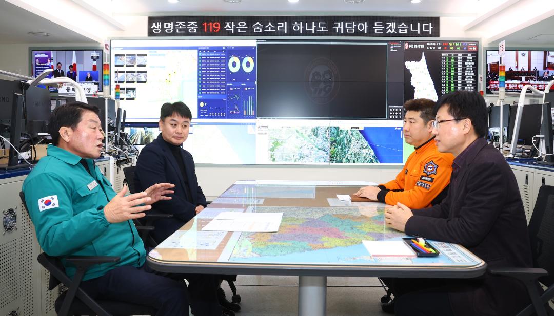 '강원특별자치도 소방본부 격려 및 위문품 전달' 게시글의 사진(14) '2026-01-13 강원특별자치도 소방본부 격려 및 위문품 전달 (14).jpg'