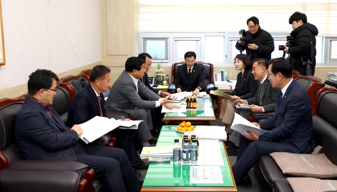 '제333회 제8차 예산결산특별위원회' 게시글의 사진(15) '2024-12-11 제333회 제8차 예산결산특별위원회 (15) 예산안조정소위원회.jpg'