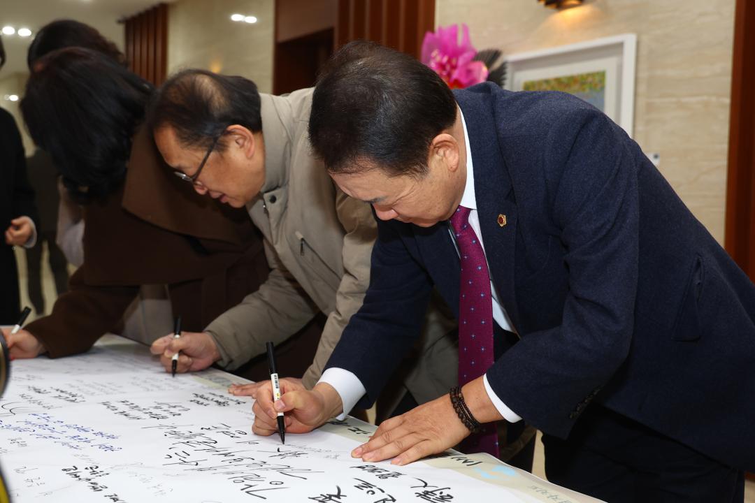 '강원특별자치도 문화예술인 신년교례회, 강원일보 신춘문예 시상식' 게시글의 사진(1) '2026-01-14 강원특별자치도 문화예술인 신년교례회, 강원일보 신춘문예 시상식 (1).jpg'