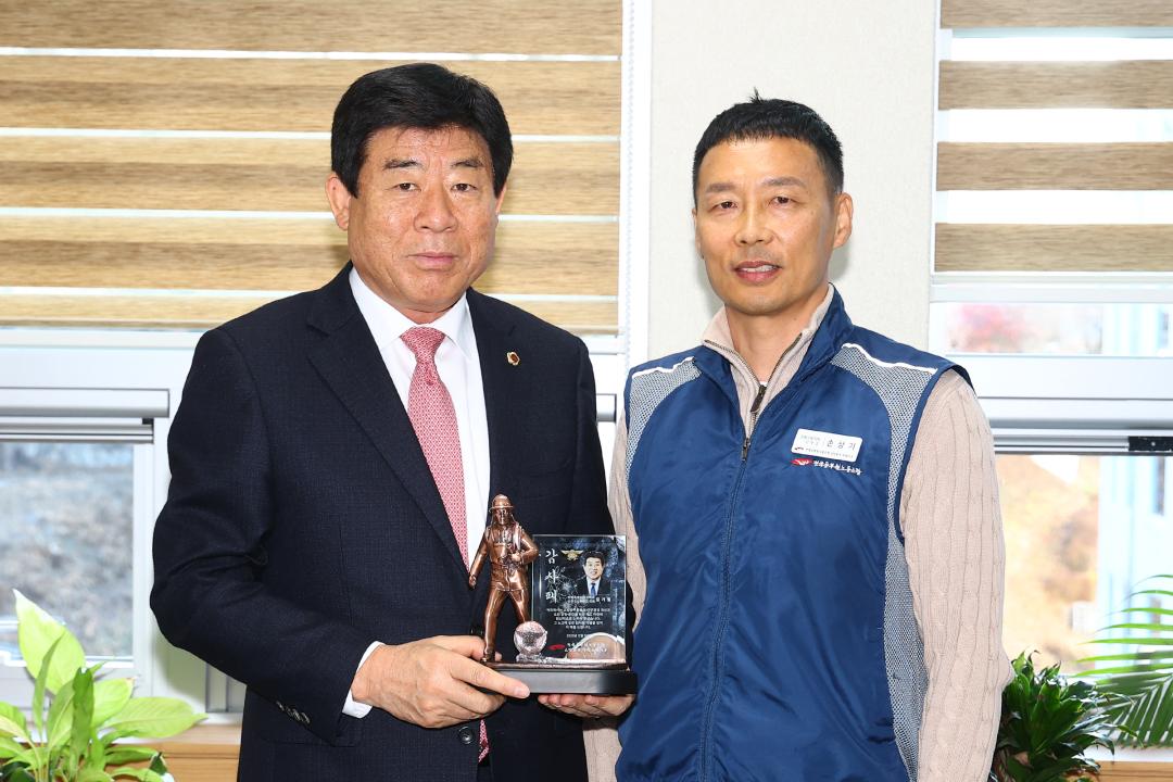 '전국공무원노동조합 소방본부 강원소방지부 안전건설위원회 감사패 전달식' 게시글의 사진(17) '2025-12-12 전국공무원노동조합 소방본부 강원소방지부 안전건설위원회 감사패 전달 (17).jpg'