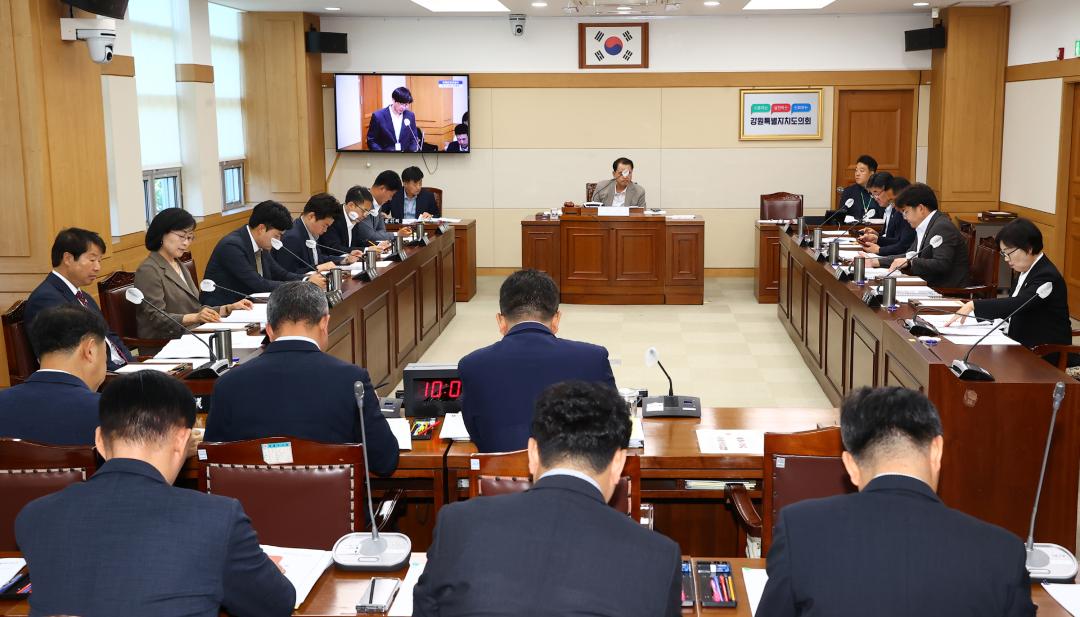 '제338회 제1차 의회운영위원회' 게시글의 사진(4) '2025-06-05 제338회 제1차 의회운영위원회 (4).jpg'