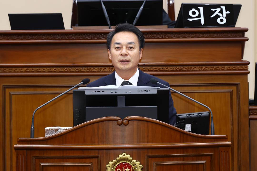 '제341회 제4차 본회의(제3차 도정 및 교육행정에 관한 질문)' 게시글의 사진(14) '2025-10-22 제341회 제4차 본회의(제3차 도정 및 교육행정에 관한 질문) (14) 강정호의원.jpg'