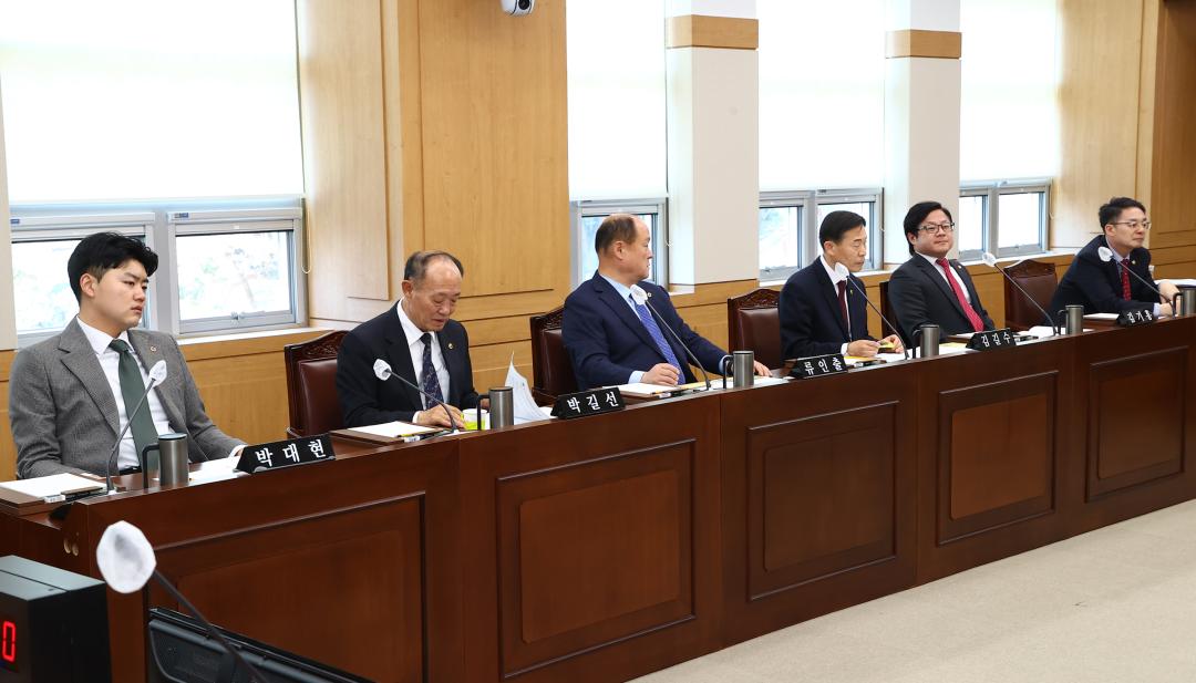 '제336회 제1차 강원특별자치도경제진흥원장 인사청문특별위원회' 게시글의 사진(19) '2025-04-15 제336회 제1차 강원특별자치도경제진흥원장 인사청문특별위원회 (18).jpg'