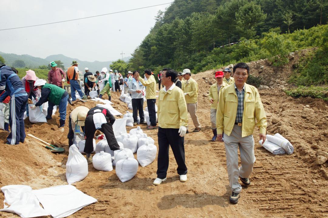 '수해지역 복구 자원봉사' 게시글의 사진(3) '2006-07-25 수해지역 복구 자원봉사 (3).JPG'