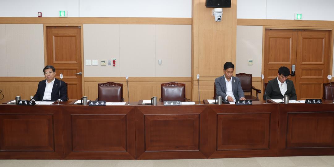 '제329회 제2차 의회운영위원회' 게시글의 사진(8) '2024-06-10 제329회 제2차 의회운영위원회 (8).jpg'