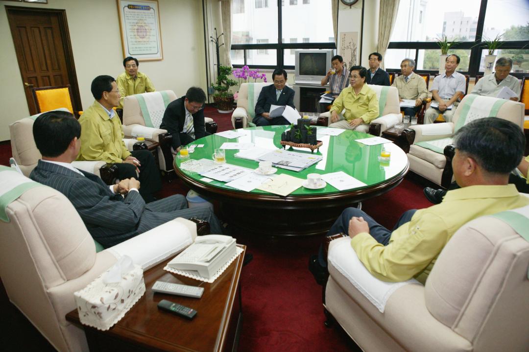 '긴급 의장단 회의' 게시글의 사진(2) '2006-07-26 긴급 의장단 회의 (2).JPG'
