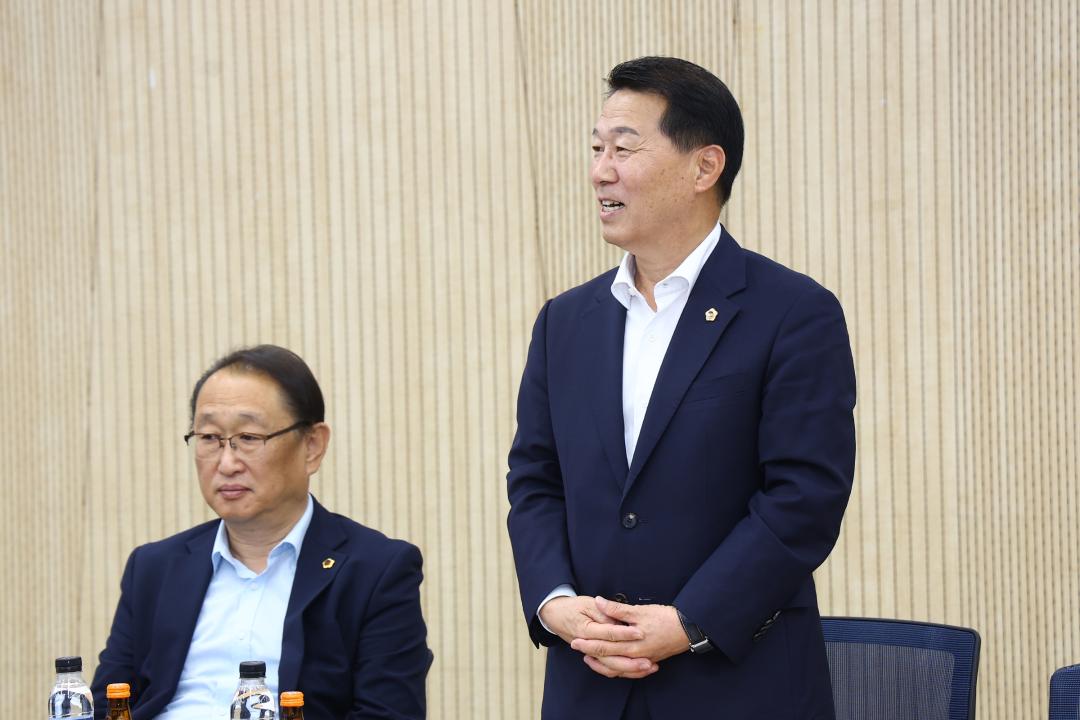 '춘천지역 현안 논의를 위한 도의회-춘천시의회 의정회 간담회' 게시글의 사진(5) '2025-06-27 춘천지역 현안 논의를 위한 도의회-춘천시의회 의정회 간담회 (5).jpg'