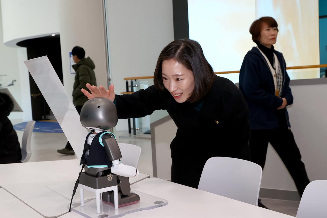 '제334회 미래모빌리티 혁신 특별위원회 현지시찰(2일차)' 게시글의 사진(46) '2025-02-14 제334회 미래모빌리티 혁신 특별위원회 현지시찰 (59).jpg'