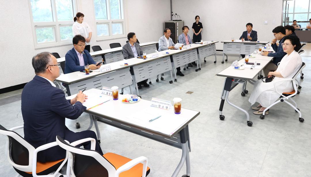 '강원특별자치도의회 교육위원회 의정연찬회' 게시글의 사진(45) '2025-07-18 강원특별자치도의회 교육위원회 의정연찬회 (45).jpg'