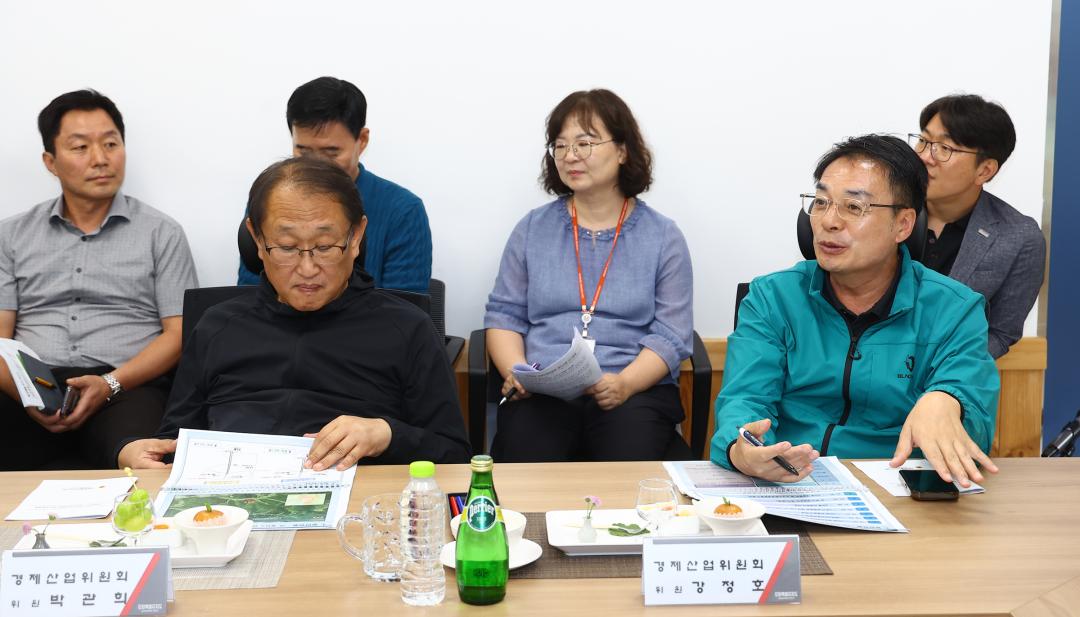 '제339회 경제산업위원회 현지시찰' 게시글의 사진(11) '2025-07-14 제339회 경제산업위원회 현지시찰(태백가덕산 풍력발전) (10).jpg'