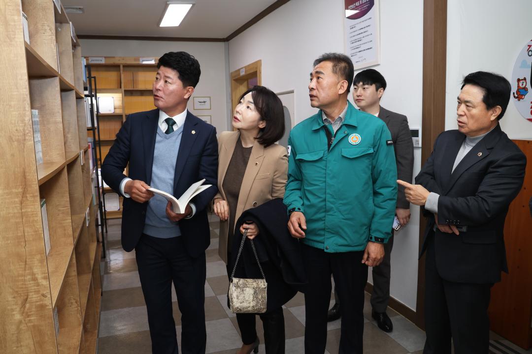 '제335회 사회문화위원회 현지시찰' 게시글의 사진(4) '2025-03-07제335회 사회문화위원회 현지시찰(여성가족연구원) (3).jpg'