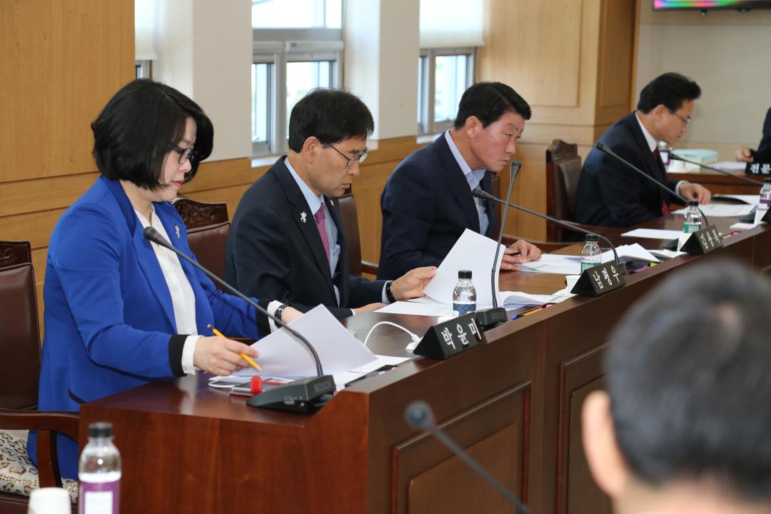 '제263회 제2차 의회운영위원회' 게시글의 사진(8) '2017-04-10 제263회 제2차 의회운영위원회 (8).JPG'