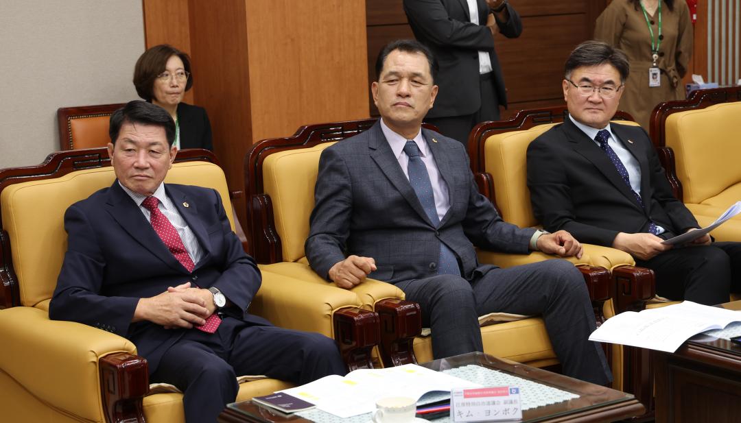 '일본 돗토리현의회 대표단 강원특별자치도의회  방문' 게시글의 사진(21) '2024-07-15 일본 돗토리현의회 대표단 방문 (18).jpg'