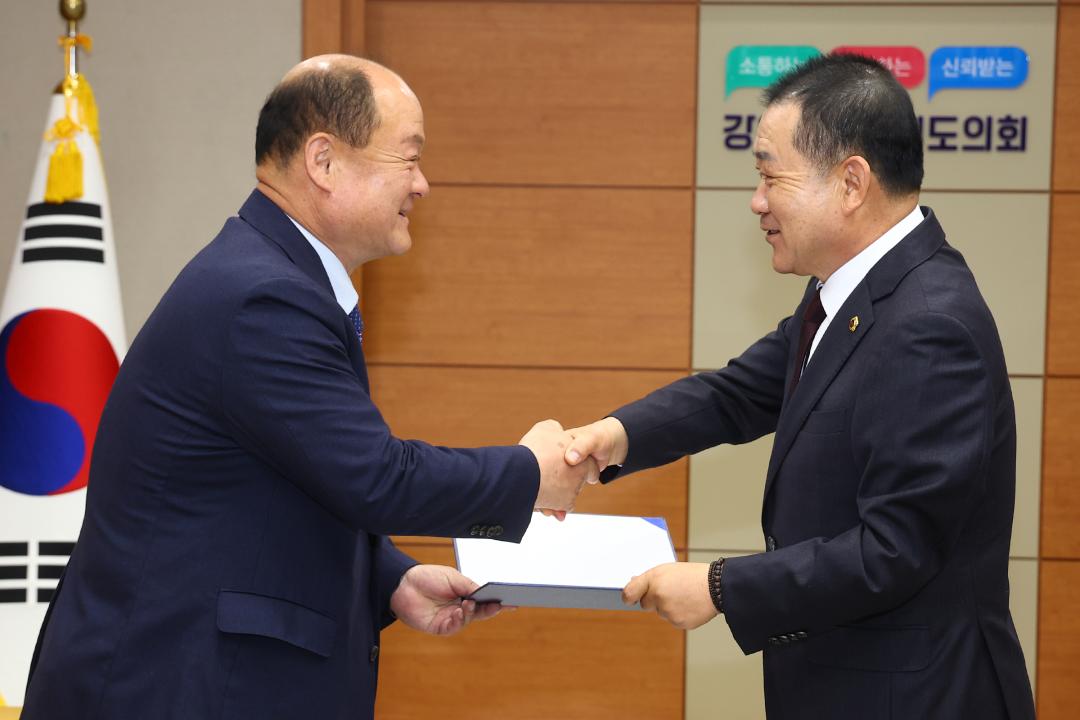 '2025회계연도 결산검사위원 위촉식 및 간담회' 게시글의 사진(15) '2026-04-16 2025회계연도 결산검사위원 위촉식 및 간담회 (15).jpg'