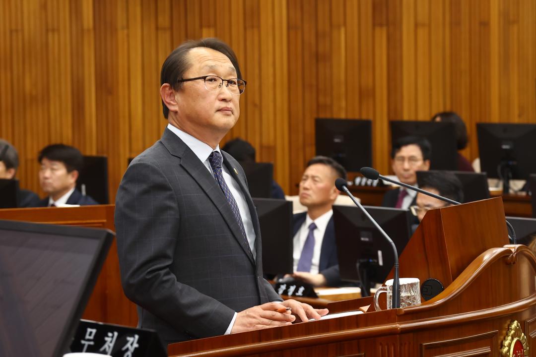 '제335회 제2차 본회의(제1차 도정 및 교육행정에 관한 질문)' 게시글의 사진(108) '2025-03-11 제335회 제2차 본회의(제1차 도정 및 교육행정에 관한 질문) (108) 박관희 의원.jpg'