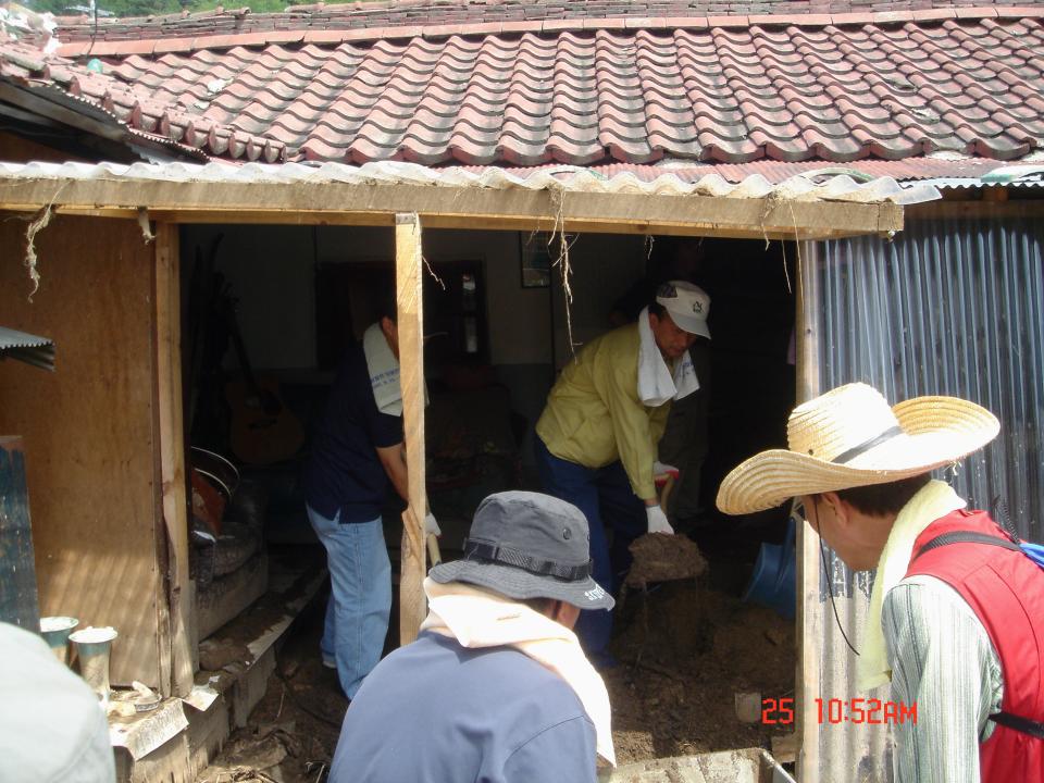 '수해지역 복구 자원봉사' 게시글의 사진(34) '2006-07-25 수해지역 복구 자원봉사 (34).JPG'