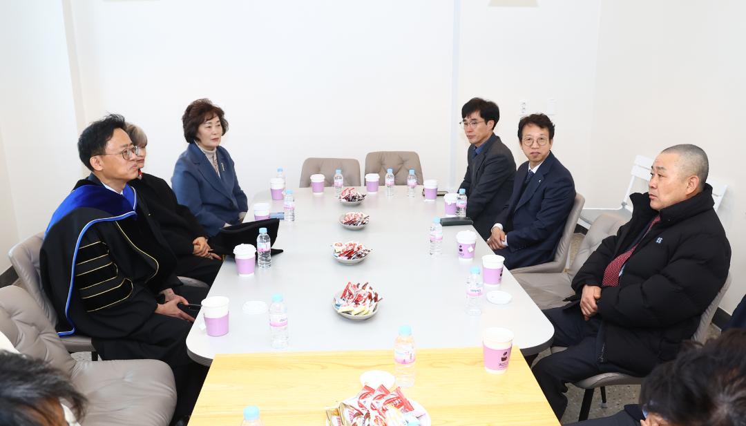 '제27회 강원도립대학교 학위수여식' 게시글의 사진(2) '2026-02-13 제27회 강원도립대학교 학위수여식 (2).jpg'