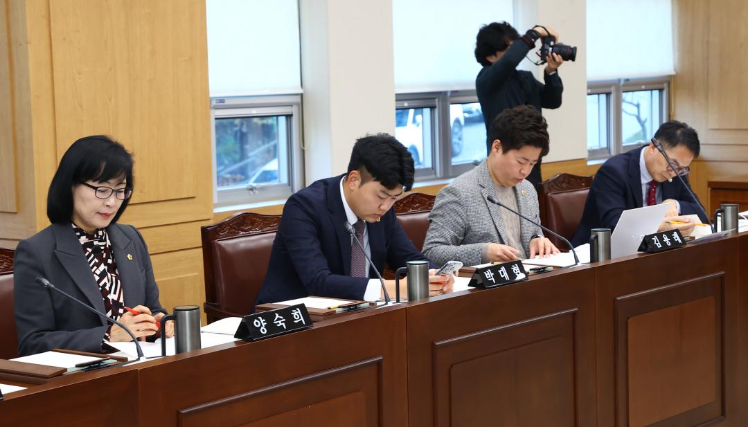 '2025년도 의회운영위원회 행정사무감사(의회사무처)' 게시글의 사진(17) '2025-11-05 2025년도 의회운영위원회 행정사무감사(의회사무처) (17).jpg'