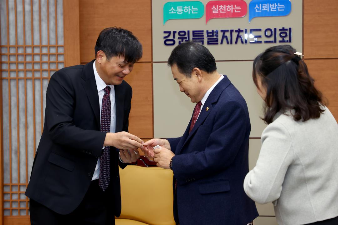 '베트남 디엔비엔성 대표단 강원특별자치도의회 내방' 게시글의 사진(4) '2025-12-30 베트남 디엔비엔성 대표단 강원특별자치도의회 내방 (4).jpg'