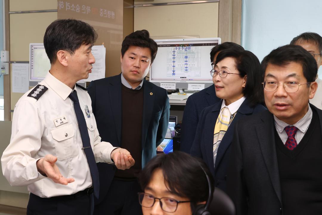 '안전건설위원회 강원특별자치도 119종합상황실방문' 게시글의 사진(21) '2025-02-11 안전건설위원회 강원특별자치도 119종합상황실방문 (22).jpg'