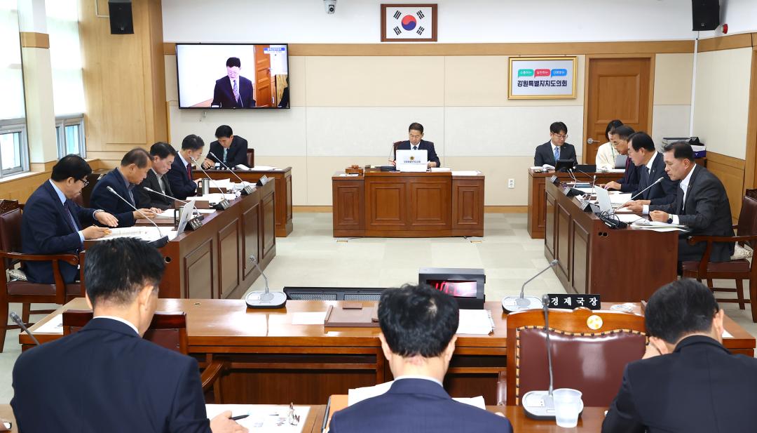 '2025년도 경제산업위원회 행정사무감사(경제국)' 게시글의 사진(2) '2025-11-06 2025년도 경제산업위원회 행정사무감사(경제국) (2).jpg'