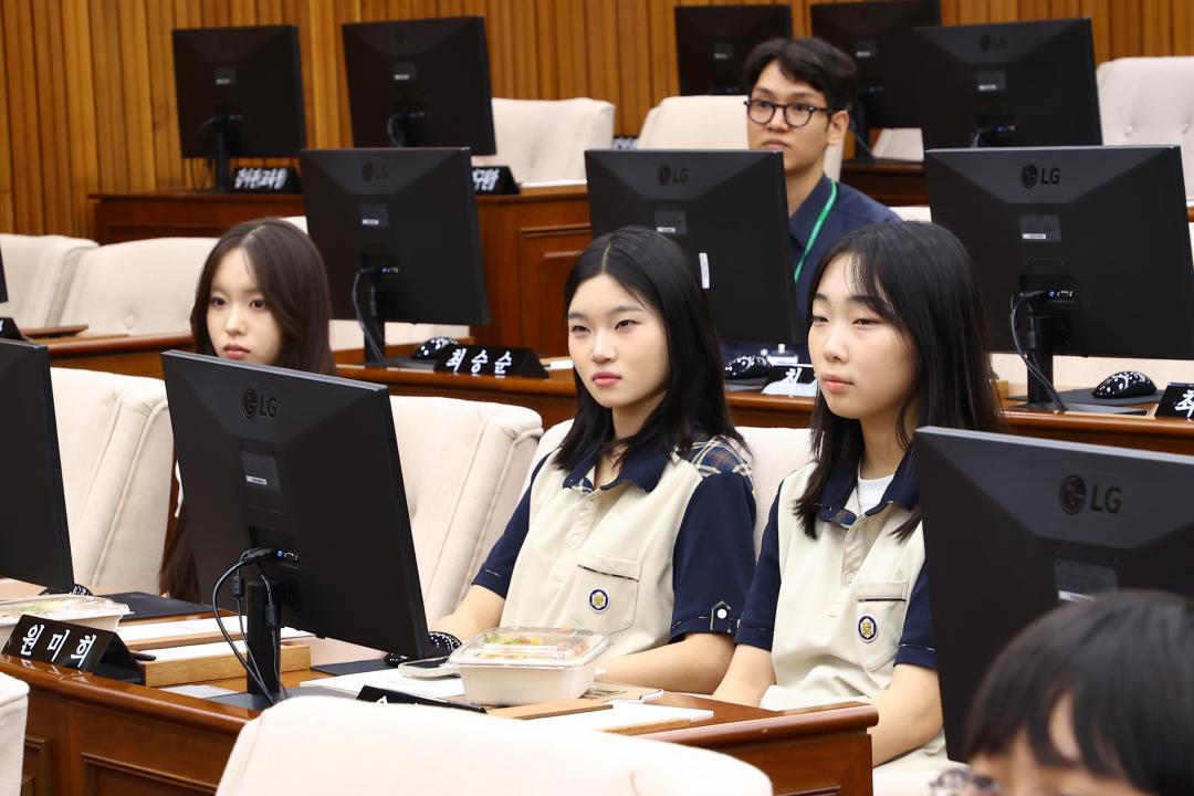 '2025 강원특별자치도 청소년 정책전달식 및 강원특별자치도의회 견학' 게시글의 사진(40) '2025-08-29 2025 강원특별자치도 청소년 정책전달식 및 강원특별자치도의회 견학 (41).jpg'