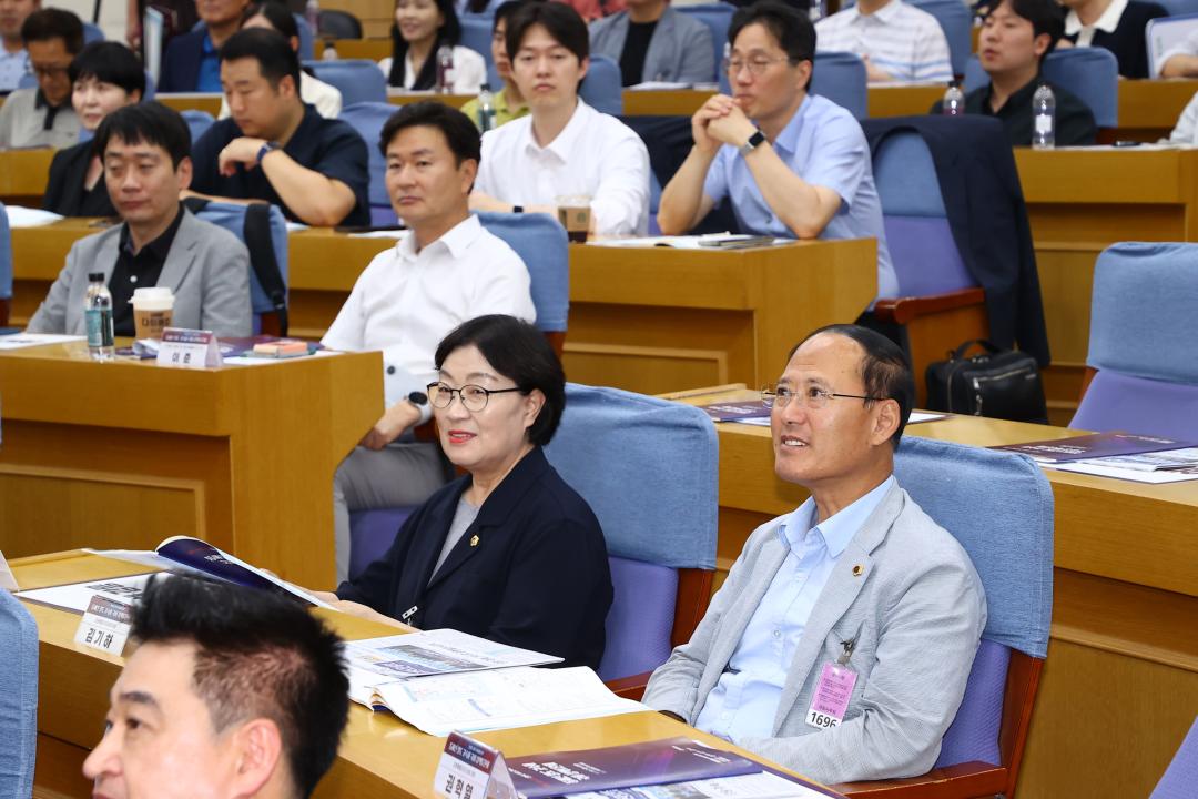 '동해안 철도 고속화 국회 정책토론회(삼척~동해~강릉 한반도 허리 고속화로 잇다)' 게시글의 사진(8) '2025-07-23 동해안 철도 고속화 국회 정책토론회(삼척~동해~강릉 한반도 허리 고속화로 잇다) (9).jpg'