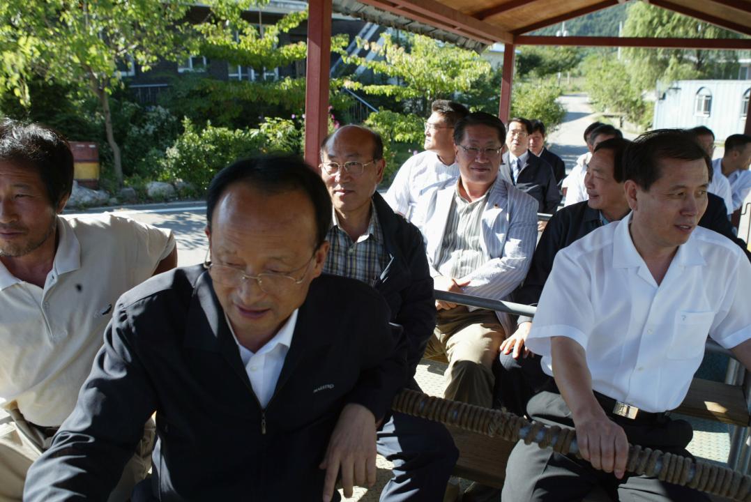 '사방댐 시설 및 친환경 농업경영 현지시찰' 게시글의 사진(5) '2006-09-07 사방댐 시설 및 친환경 농업경영 현지시찰 (5).JPG'