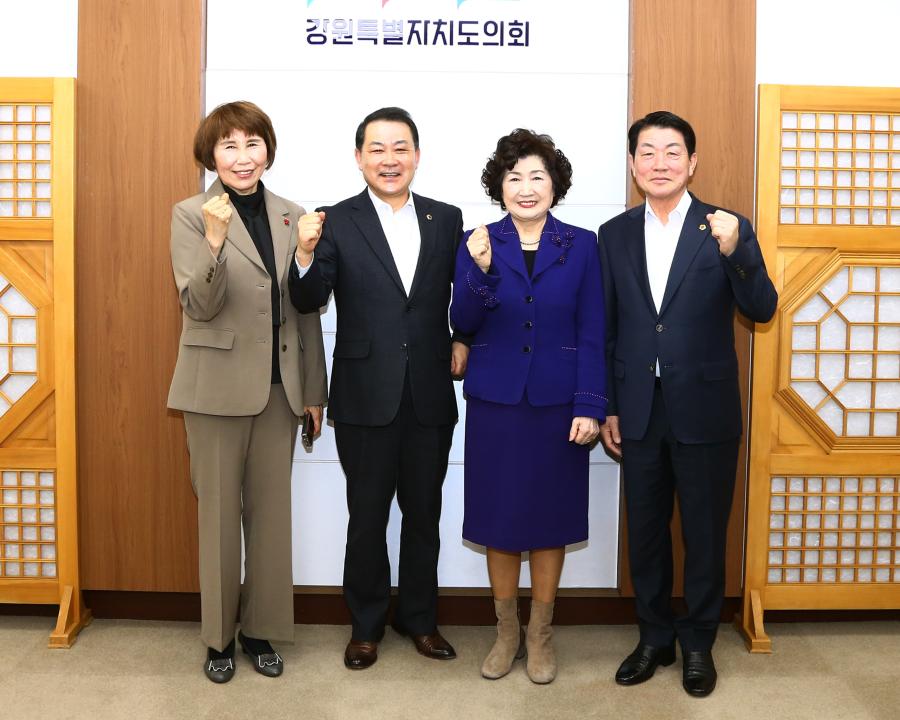 '강원특별자치도의회방문(강원특별자치도 여성단체협의회 원로회장)' 게시글의 사진(7) '2025-03-06 강원특별자치도의회방문(강원특별자치도 여성단체협의회 원로회장) (8).jpg'