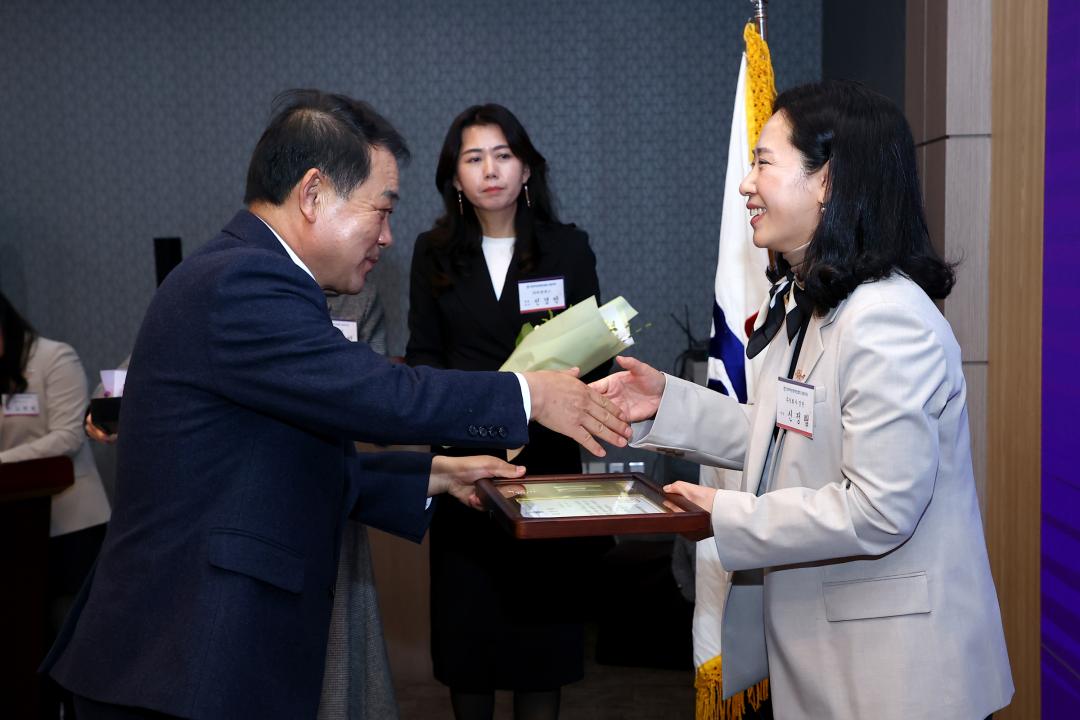 '제25회 강원여성경제인대회' 게시글의 사진(21) '2025-11-26 제25회 강원여성경제인대회 (21).jpg'