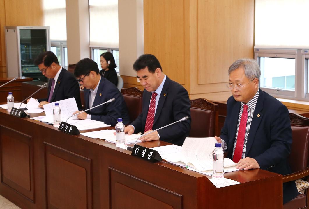 '제285회 제2차 농림수산위원회' 게시글의 사진(6) '2019-10-16 제285회 제2차 농림수산위원회 (6).jpg'