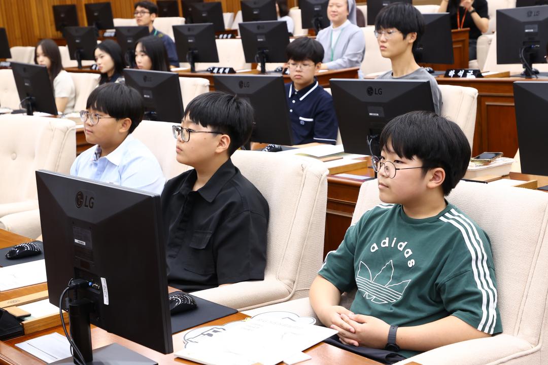 '2025 강원특별자치도 청소년 정책전달식 및 강원특별자치도의회 견학' 게시글의 사진(32) '2025-08-29 2025 강원특별자치도 청소년 정책전달식 및 강원특별자치도의회 견학 (33).jpg'