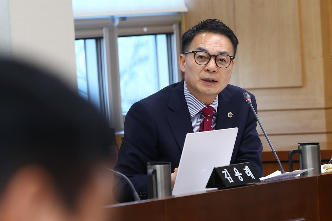 '2025년도 의회운영위원회 행정사무감사(의회사무처)' 게시글의 사진(72) '2025-11-05 2025년도 의회운영위원회 행정사무감사(의회사무처) (72).jpg'